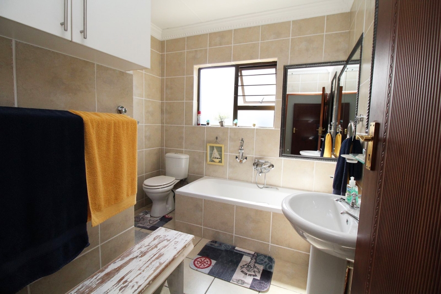 4 Bedroom Property for Sale in Country Club Western Cape